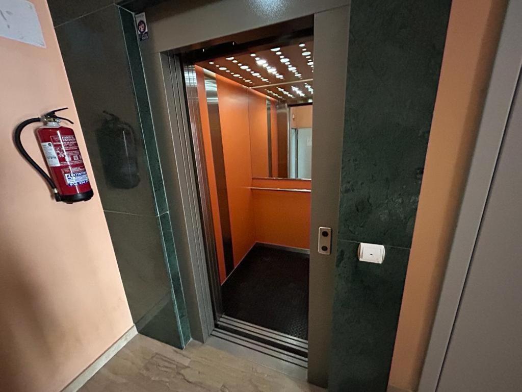 Piso Moderno En El Centro Historico A 3 Min Del Mar Apartment Estepona Luaran gambar