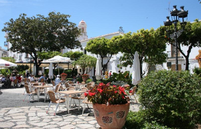 Piso Moderno En El Centro Historico A 3 Min Del Mar Apartment Estepona Luaran gambar